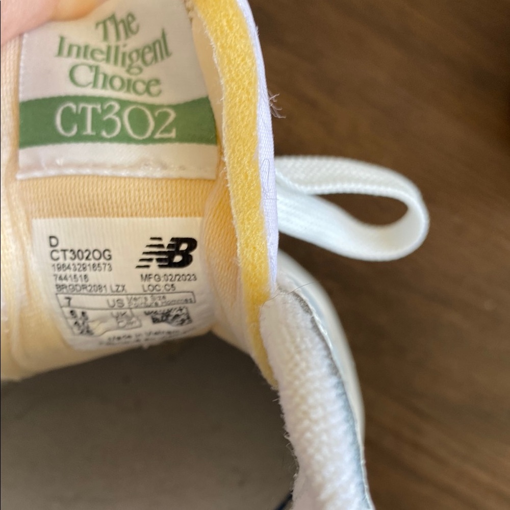 New Balance White and Green Sneakers - Picture 7 of 9